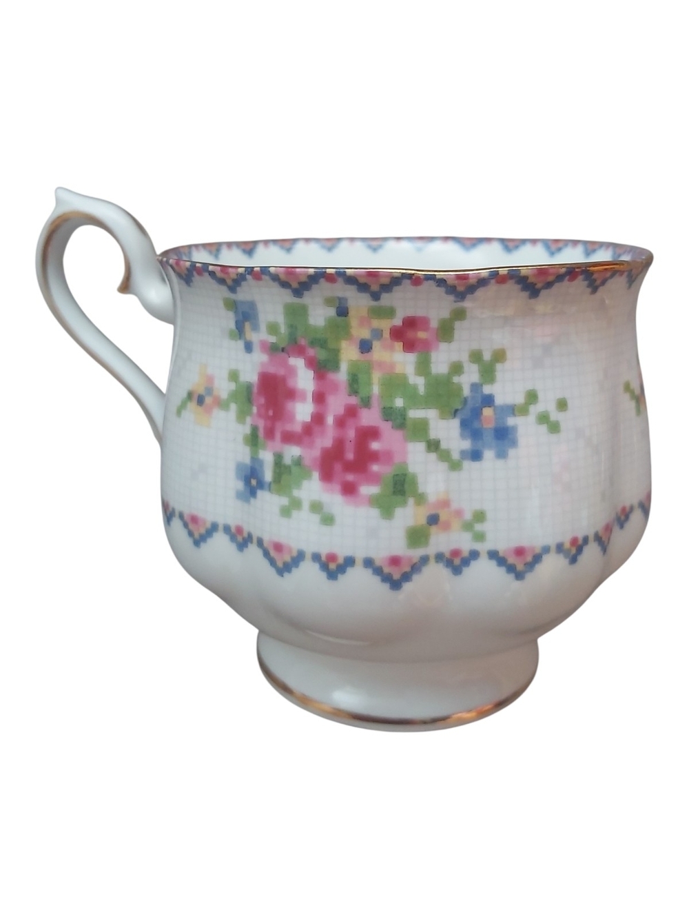 Vintage Royal Albert Petit Point Teacup and Saucer England Bone China Reg 778676 - Picture 4 of 16